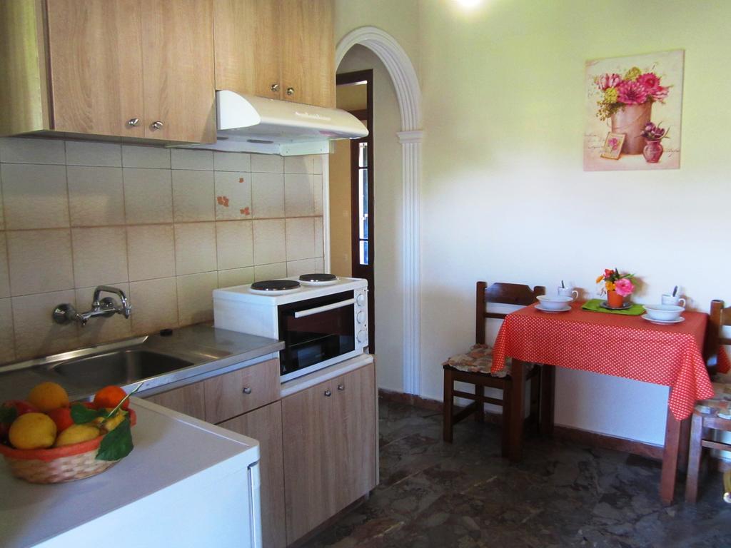 Varvara Studios & Apartments I Peroulades  Rum bild