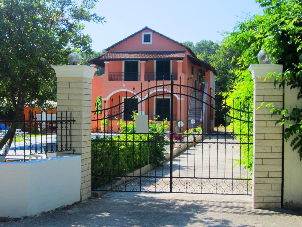 Varvara Studios & Apartments I Peroulades  Exteriör bild